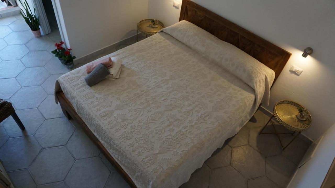 Li Petri Manni Bed and Breakfast Olbia Eksteriør billede